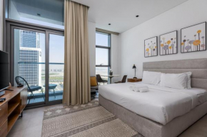 Waves - Stylish 13th-Floor Studio with Top-Notch Amenities
